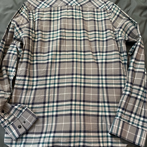 Express button up - Picture 3 of 8